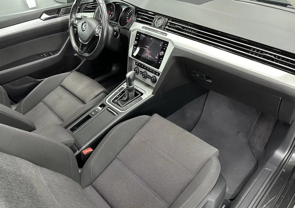 Volkswagen Passat cena 83500 przebieg: 126000, rok produkcji 2018 z Jasień małe 781